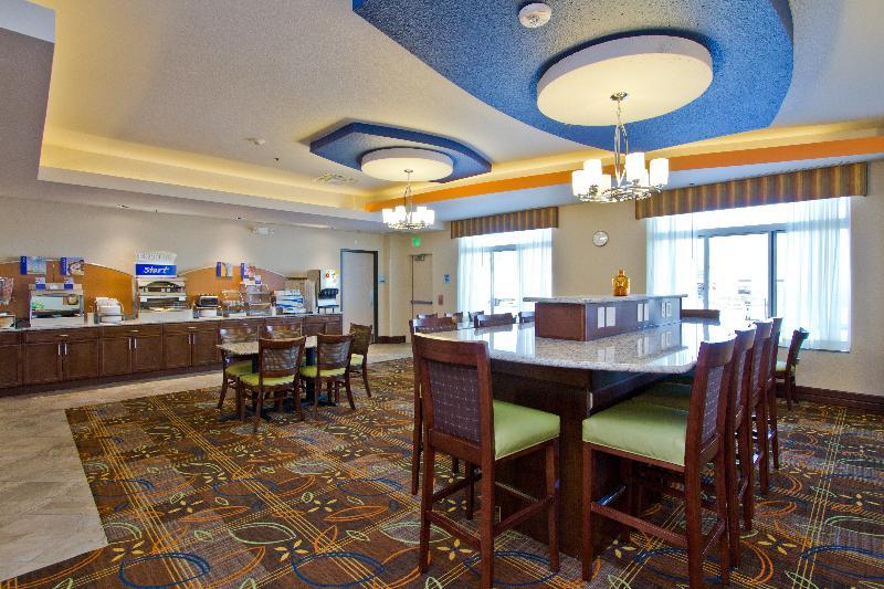 Holiday Express And East Peoria Street By Ihg 3* Denver