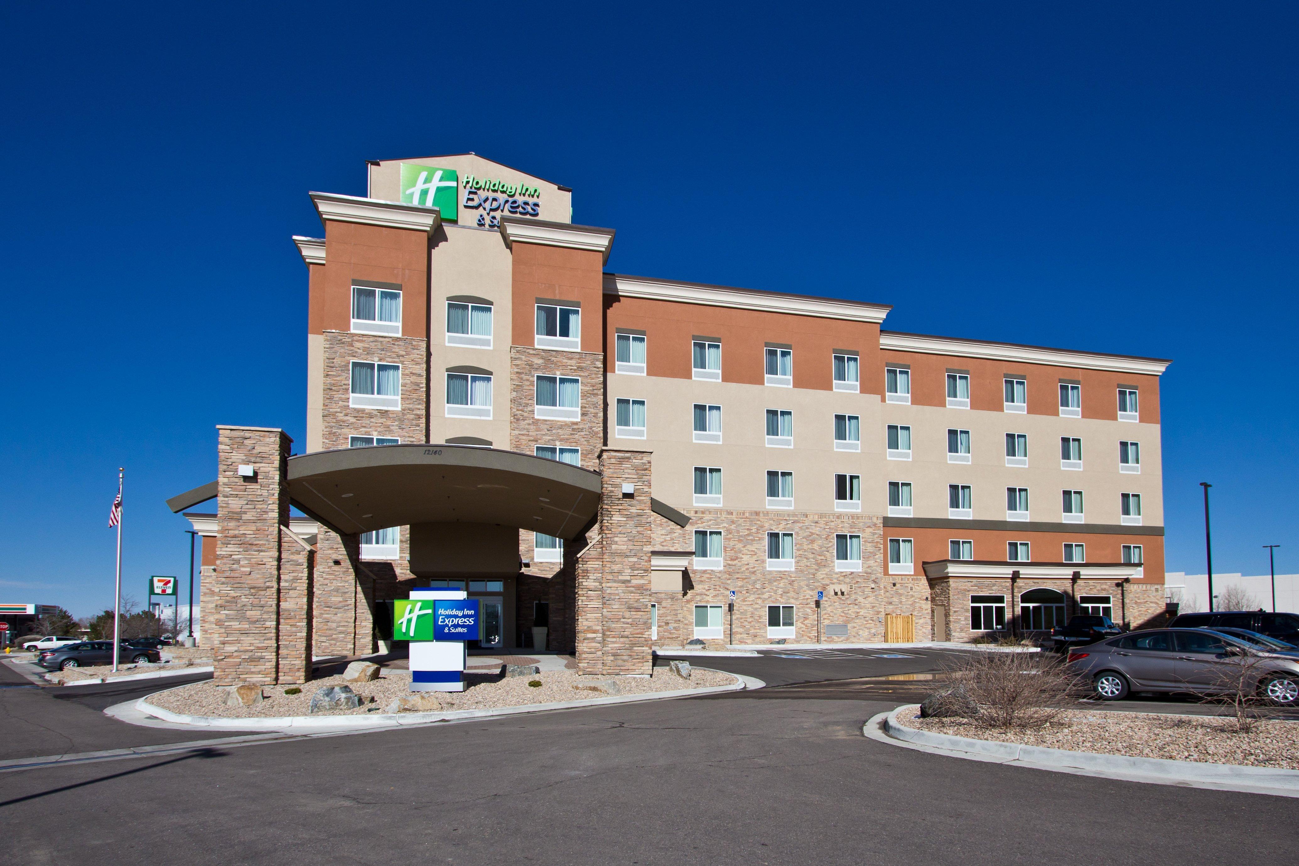 Express And East Peoria Street By Ihg DEN