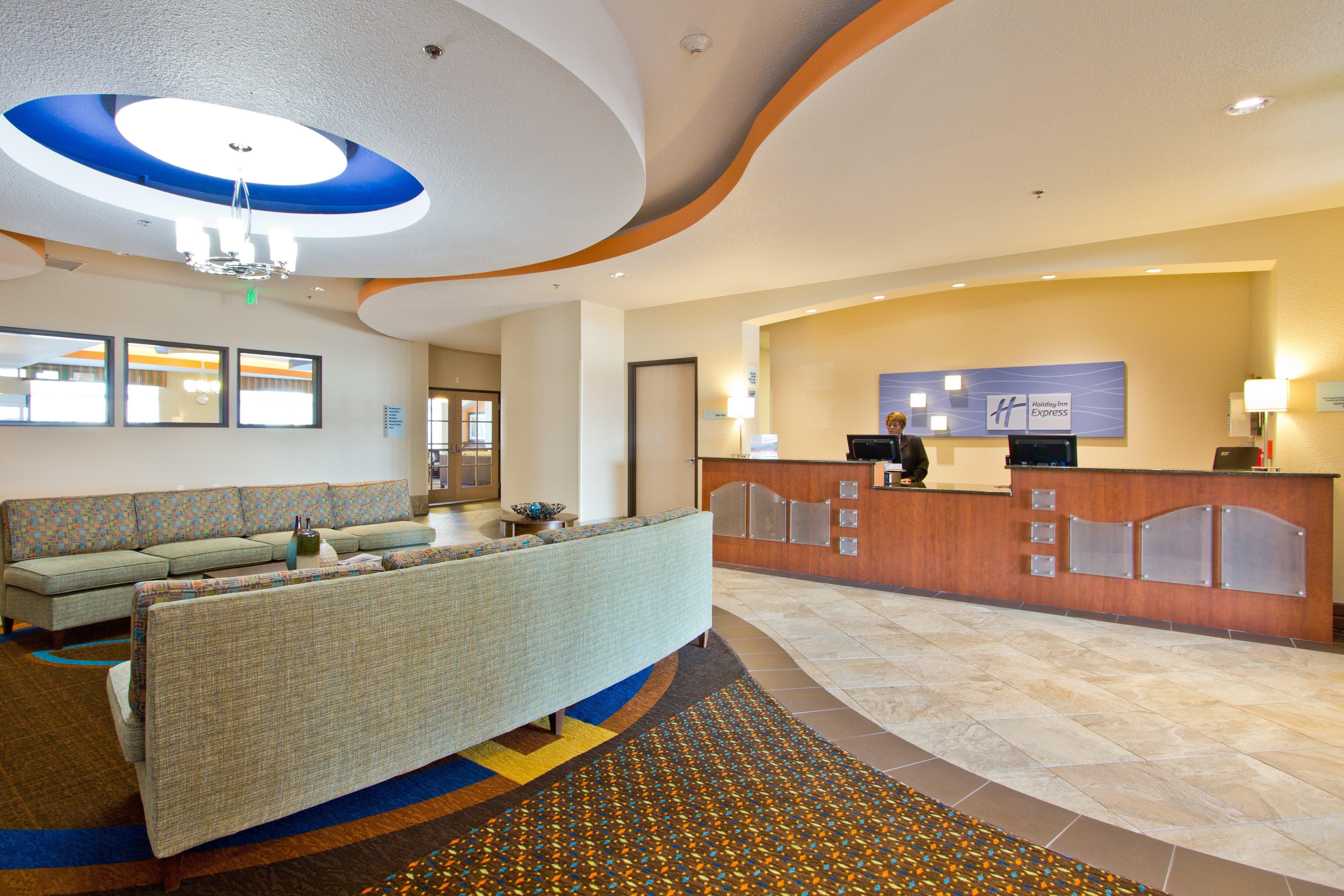 Hotel Express And East Peoria Street By Ihg DEN