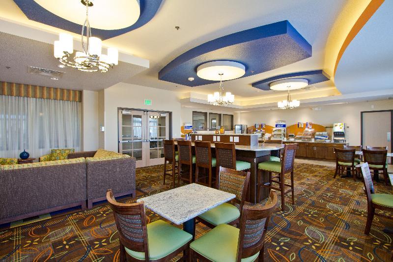 Hotel Express And East Peoria Street By Ihg DEN