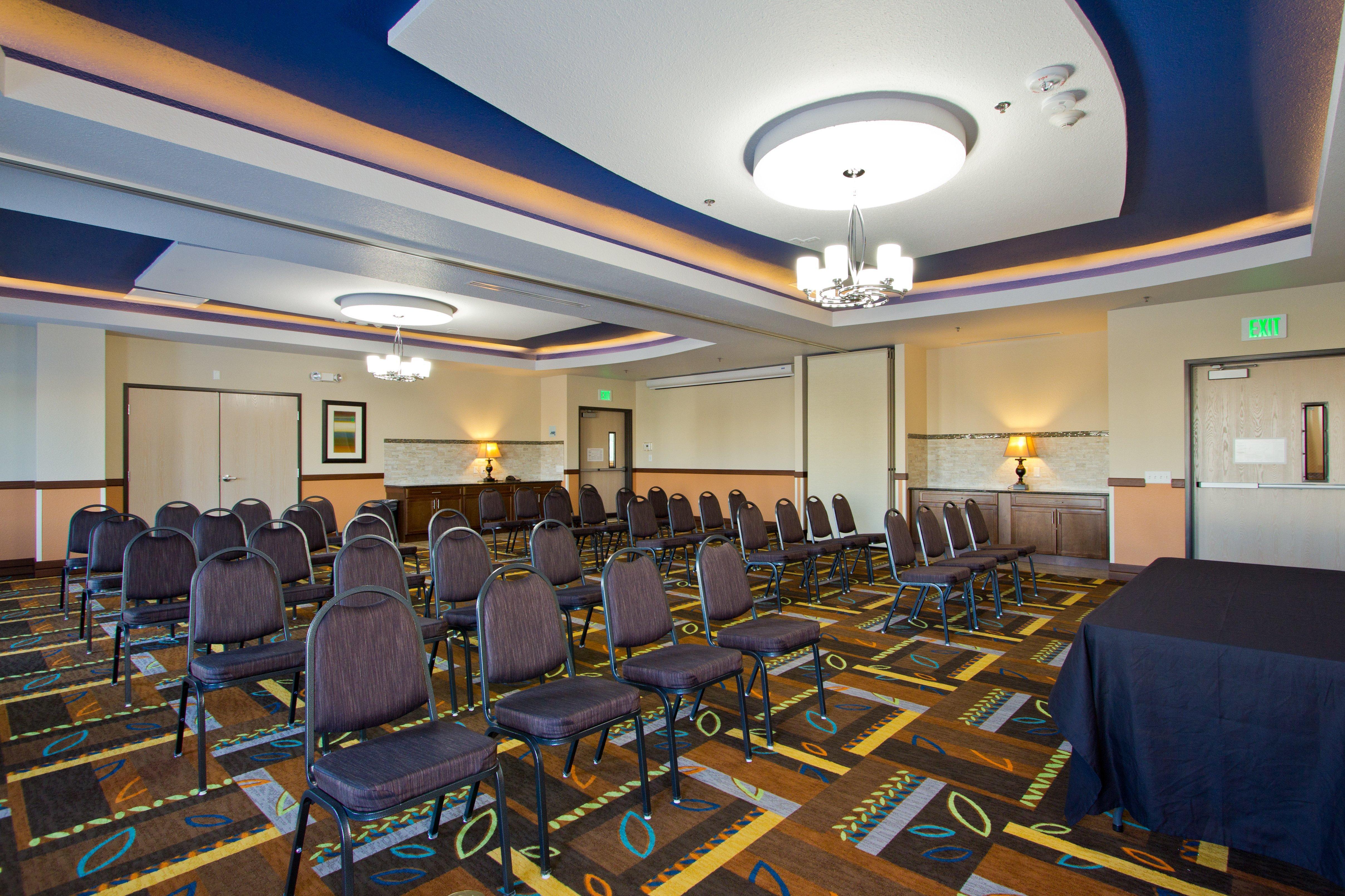 Express Y East Peoria Street Hotel 3*